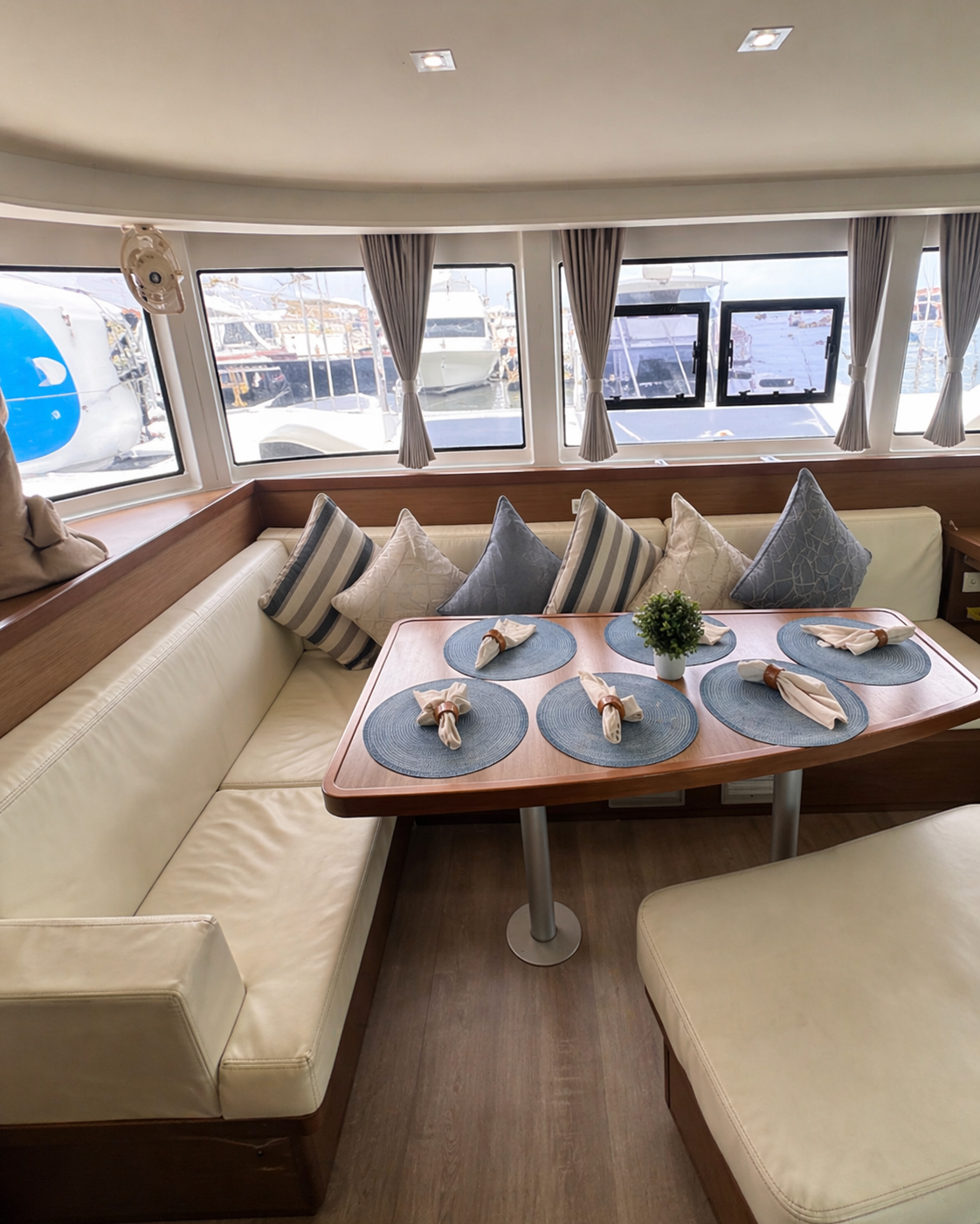 Luxury Lagoon 42' catamaran luxury day at sea