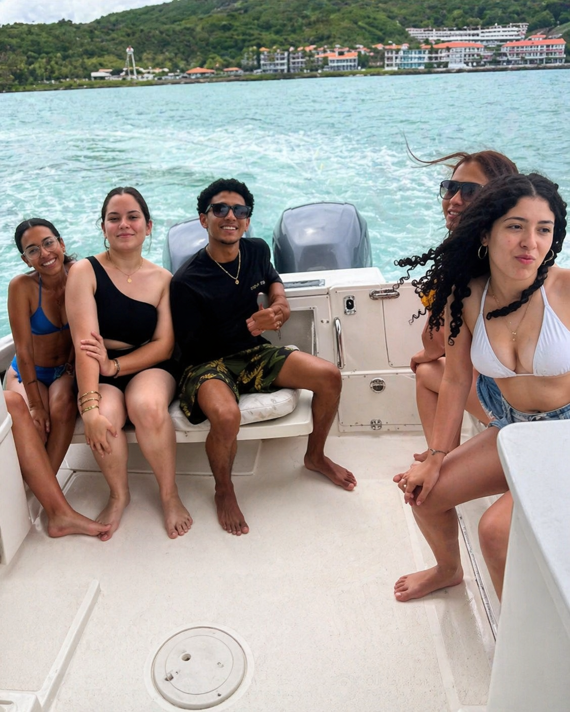 Welcraft 30' boat charter cruising in Puerto Rico waters